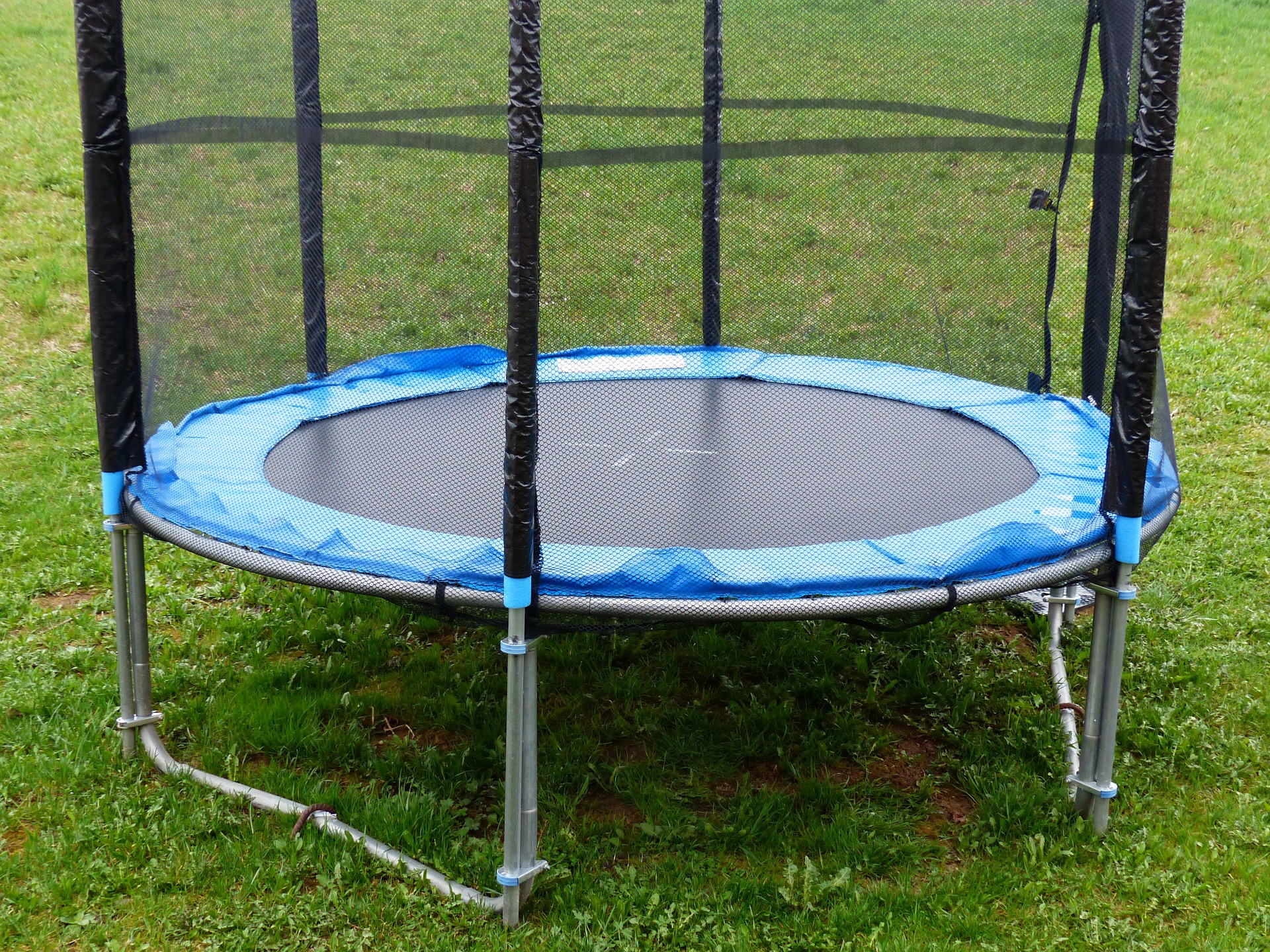 trampoline with enclosure net